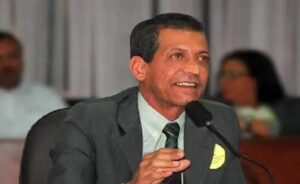 Itabuna: Suplente de vereador já está de “terno pronto” para posse.